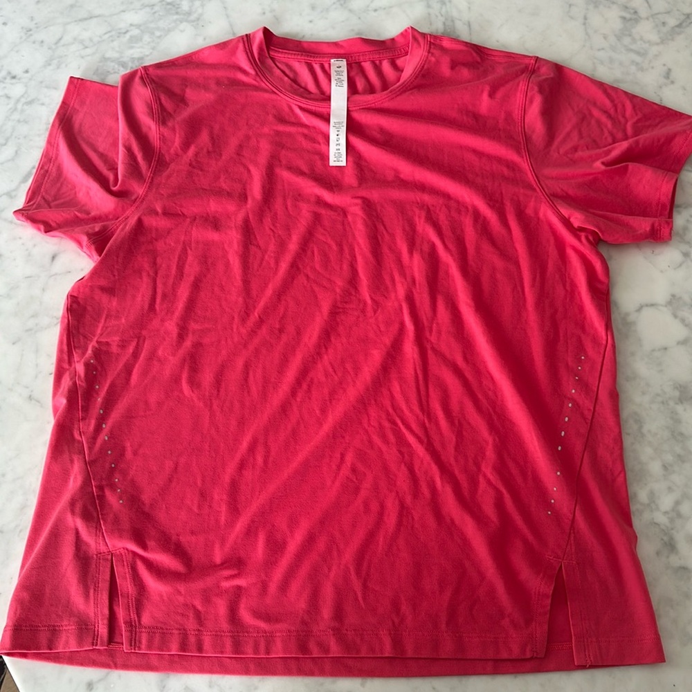 Lululemon pink tee